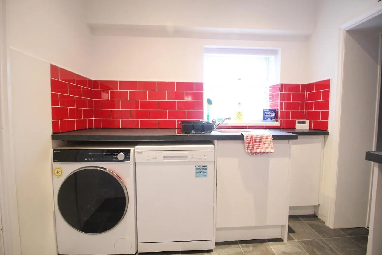 Media Manor - Fully Refurbished In 2022 - Large 6 Bedrooms, 3 Bathrooms Plus Media Games Room Blackpool United Kingdom