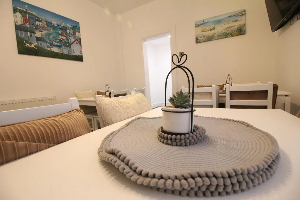 Holiday home Media Manor - Fully Refurbished In 2022 - Large 6 Bedrooms, 3 Bathrooms Plus Media Games Room Blackpool