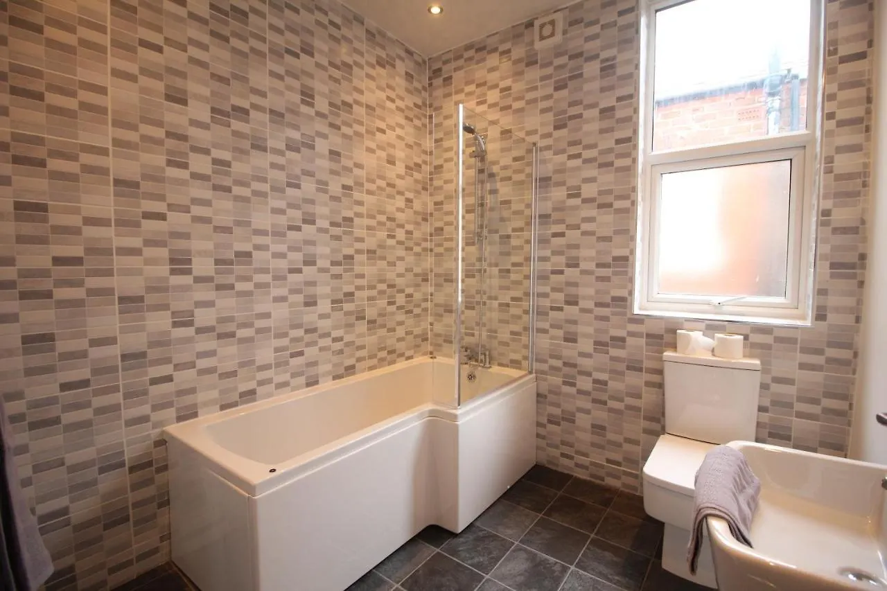 Media Manor - Fully Refurbished In 2022 - Large 6 Bedrooms, 3 Bathrooms Plus Media Games Room Blackpool 0*,