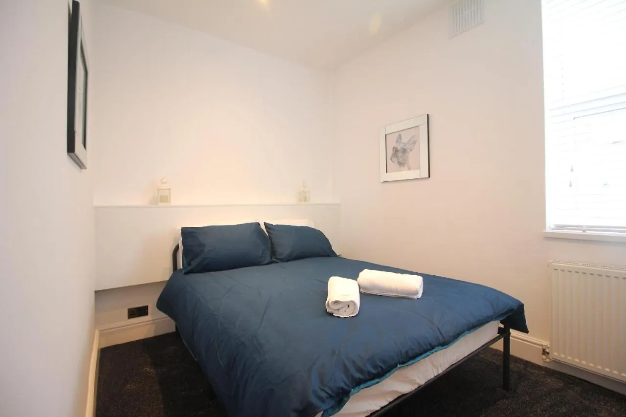 Media Manor - Fully Refurbished In 2022 - Large 6 Bedrooms, 3 Bathrooms Plus Media Games Room Blackpool