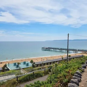 Centrally Located Boscombe Apart With Parking Apartment Bournemouth