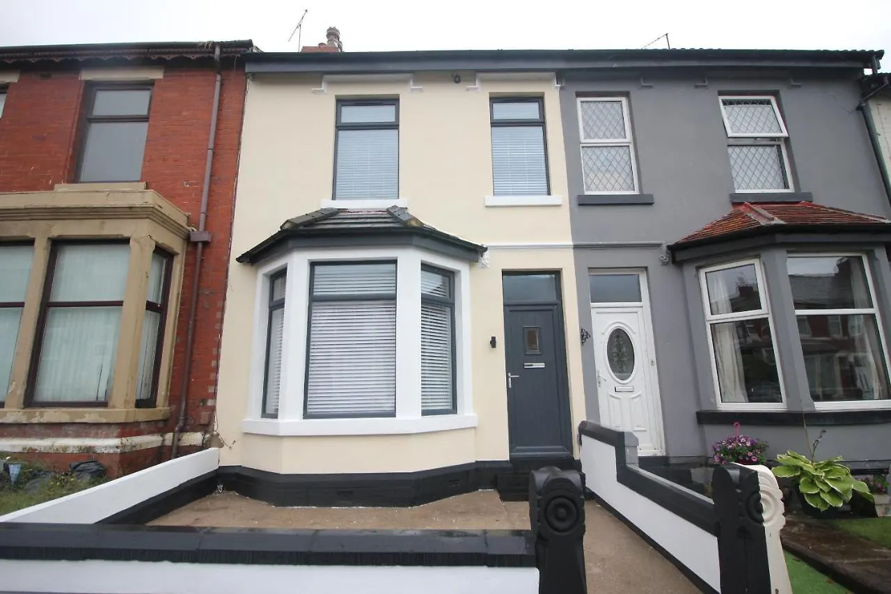 Dom wakacyjny Media Manor - Fully Refurbished In 2022 - Large 6 Bedrooms, 3 Bathrooms Plus Media Games Room Blackpool