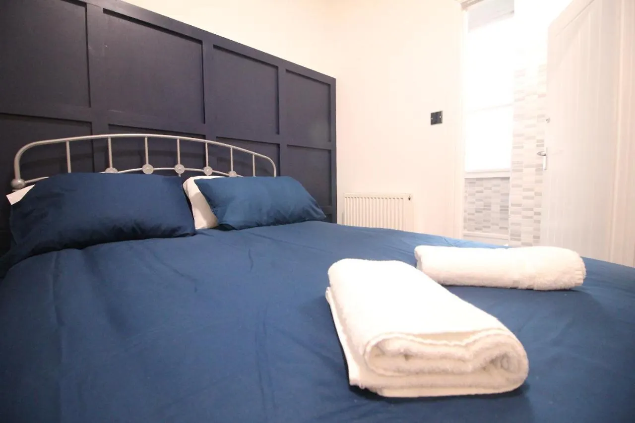 Media Manor - Fully Refurbished In 2022 - Large 6 Bedrooms, 3 Bathrooms Plus Media Games Room Blackpool Dom wakacyjny