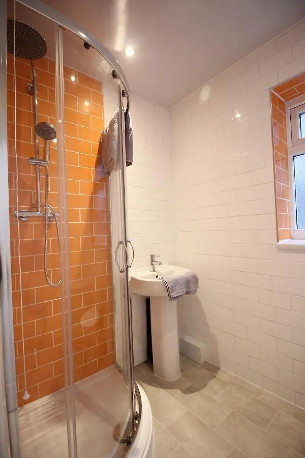 Media Manor - Fully Refurbished In 2022 - Large 6 Bedrooms, 3 Bathrooms Plus Media Games Room Blackpool Dom wakacyjny